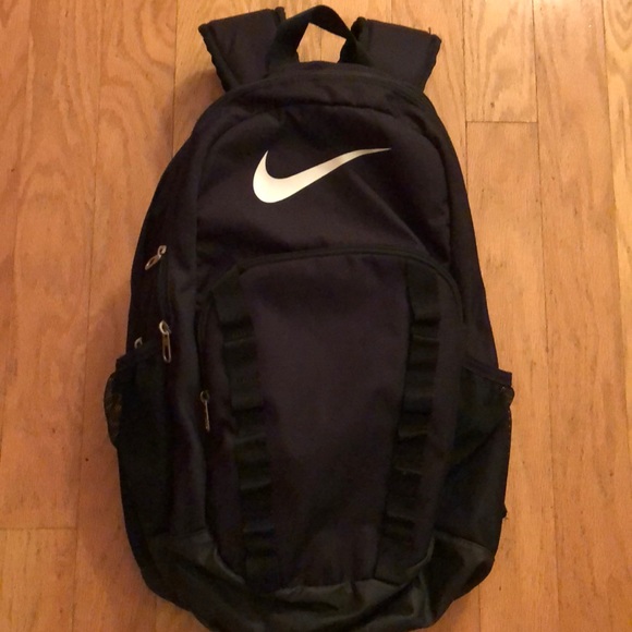 nike backpacks with lots of pockets